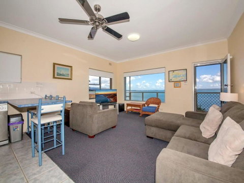 5 'Quarterdeck', 12 Magnus Street - Panoramic Water Views & Close To Town - Hotel Accommodation 1