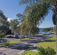 5 'Tradewinds' 110 Victoria Parade - location is fantastic  water views - Hotel Accommodation