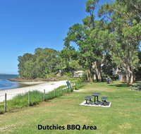 5 Thompson Place Nelson Bay - spacious duplex walking distance to Nelson Bay CBD and Dutchies - Hotel Accommodation