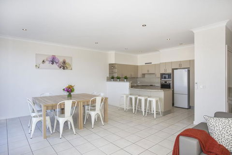 5/14 Dolphin St- Dolphin 5 At Ulladulla - Hotel Accommodation 3