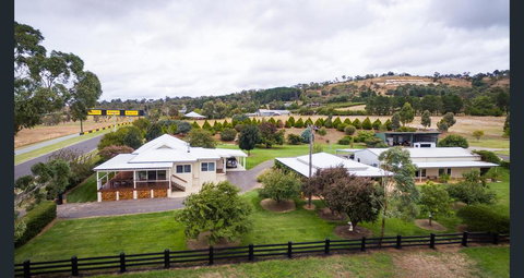 505 CONROD STRAIGHT MOUNT PANORAMA - Hotel Accommodation 1