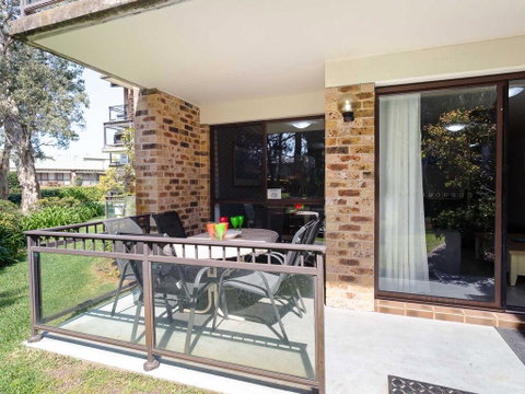 57 'BAY PARKLANDS', 2 GOWRIE AVE - GROUND FLOOR UNIT WITH POOL, TENNIS COURT & AIRCON - Hotel Accommodation 2