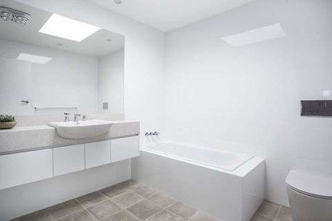 57 Carroll Ave Mollymook Beach - Relaxed Homely Retreat - Hotel Accommodation 1