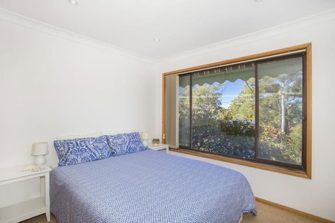 57 Carroll Ave Mollymook Beach - Relaxed Homely Retreat - Hotel Accommodation 3