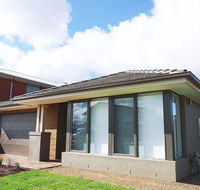 5Bed 2Bath Family House in Werribee - Hotel Accommodation