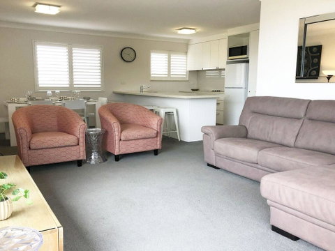 6 'Intrepid' 3 Intrepid Close - Right On The Waterfront - Hotel Accommodation 3