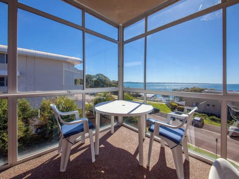 6 'Portofino', 7 Laman Street - Superb Water Views And Only 1 Minute Walk Into The Heart Of Town - Hotel Accommodation 2