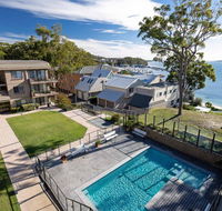 6 'The Poplars' 34 Magnus Street - fabulous views  pool in complex - Hotel Accommodation