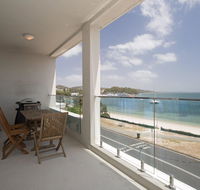 7 'Bayview Towers' 15 Victoria Parade - stunning unit with fabulous views - Hotel Accommodation