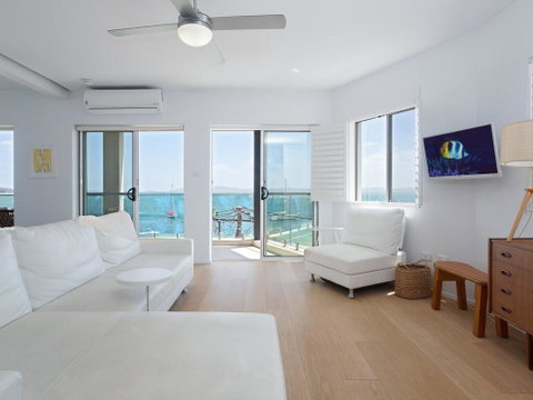 7 'Bayview Towers', 15 Victoria Parade - Stunning Unit With Fabulous Views - Hotel Accommodation 1