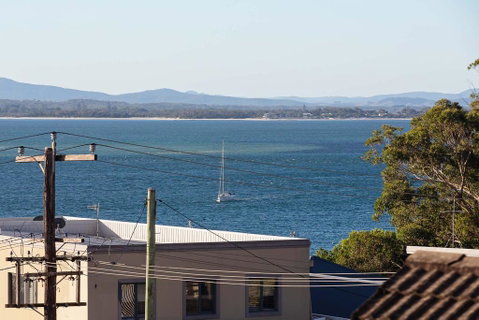 7 'BELLEVUE' 4 DONALD STREET - RENOVATED UNIT WITH AIR CON, VIEWS & CENTRAL TO CBD - Hotel Accommodation 0