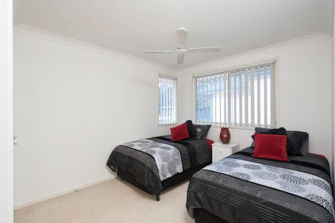 7B Achilles Street, Nelson Bay - White Waves - Hotel Accommodation 2