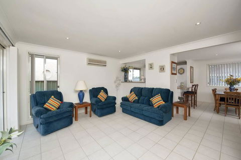 7B Achilles Street, Nelson Bay - White Waves - Hotel Accommodation 3