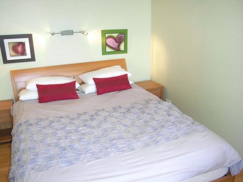 9 'Blue Vista', 13 Victoria Parade - Studio With Stunning Views - Hotel Accommodation 3