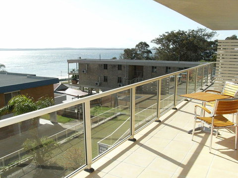 9 'Blue Vista', 13 Victoria Parade - Studio With Stunning Views - Hotel Accommodation 1