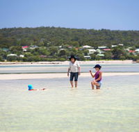 9 Marshall Street - Large Family Holiday Home just Metres to the Beach - Hotel Accommodation