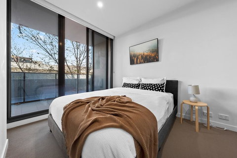 A Bright & Airy CBD Apt Next To Southern Cross - Hotel Accommodation 1