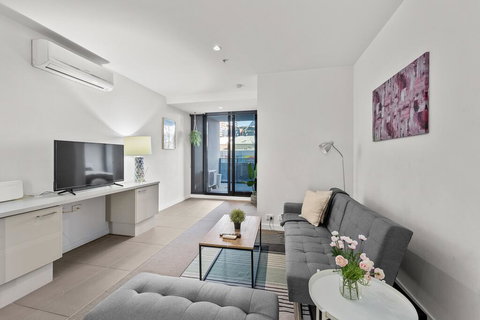 A Bright & Airy CBD Apt Next To Southern Cross - Hotel Accommodation 0