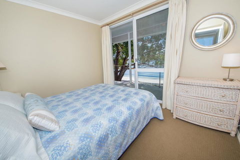 A Foreshore - Salamander Bay - Hotel Accommodation 1