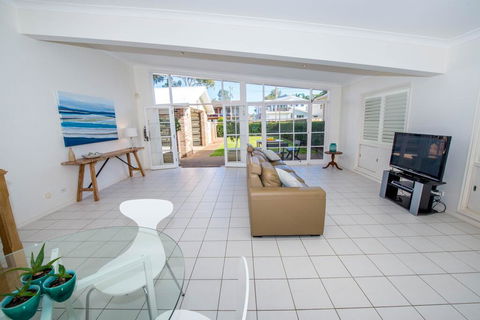 A Foreshore - Salamander Bay - Hotel Accommodation 3