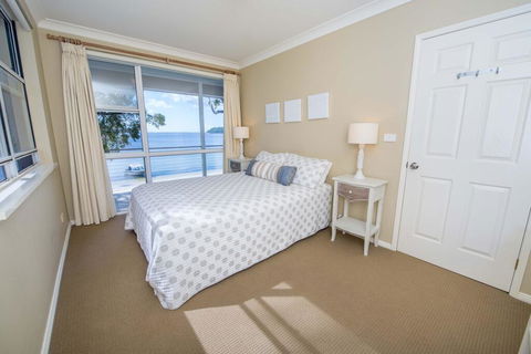 A Foreshore - Salamander Bay - Hotel Accommodation 2