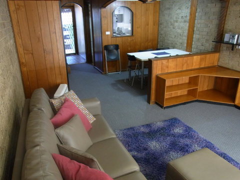 A Furnished Townhouse In Goulburn - Hotel Accommodation 2