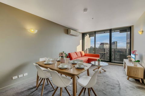 A Modern 2BR CBD Apt, City Views, FREE Parking - Hotel Accommodation 0