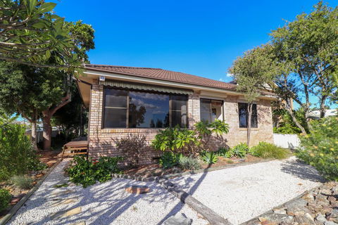 A Reflection On The Lake - Hotel Accommodation 0