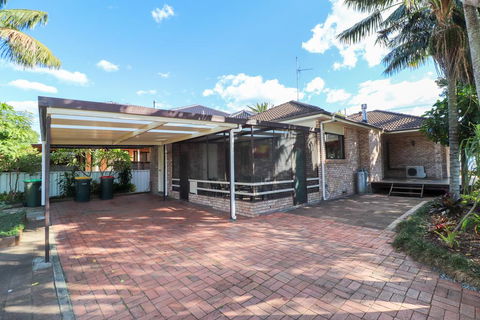 A Reflection On The Lake - Hotel Accommodation 1