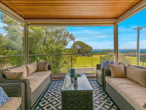 A Wave From It All - Hotel Accommodation 1