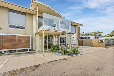 A Window On The Bay - Hotel Accommodation 1