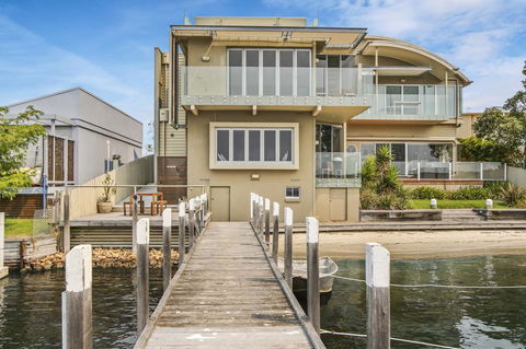 A Window On The Bay - Hotel Accommodation 0