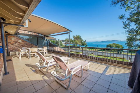 A Yachtsmans Rest, Unit 4/37 Victoria Parade - Hotel Accommodation 0