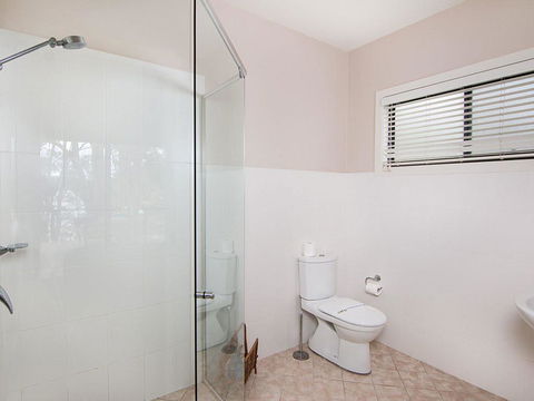 A Yarraangunthi - Hotel Accommodation 3