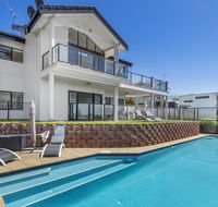 Above and Beyond - Beautiful Home with Pool - Hotel Accommodation