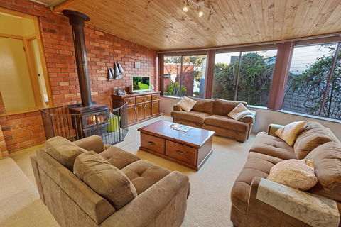 Above Sunset - 100m From The Paynesville Lakes - Hotel Accommodation 2