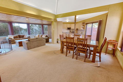 Above Sunset - 100m From The Paynesville Lakes - Hotel Accommodation 3