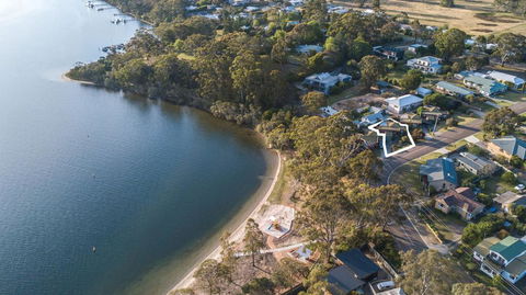 Above Sunset - 100m From The Paynesville Lakes - Hotel Accommodation 0