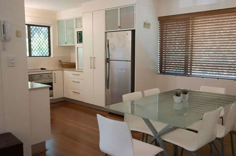 Absolute Beachfront - Mooloolaba - Hotel Accommodation 1