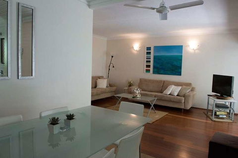 Absolute Beachfront - Mooloolaba - Hotel Accommodation 2