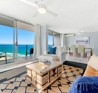 Absolute Beachfront in the heart of Surfers Paradi - Hotel Accommodation