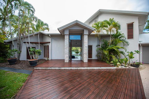 Absolute Lakefront - Port Douglas - Hotel Accommodation 2