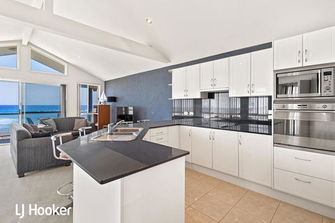 Absolute Waterfront @ Anna Bay - Hotel Accommodation 1