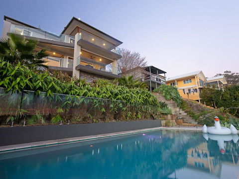 Absolute Waterfront Lakehouse Fishing Point Waterfront Pool Jetty - Hotel Accommodation 0