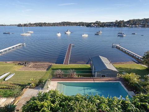 Absolute Waterfront Lakehouse Fishing Point Waterfront Pool Jetty - Hotel Accommodation 3