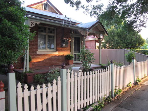 Acacia Cottage On Peel, Bathurst - Hotel Accommodation 1