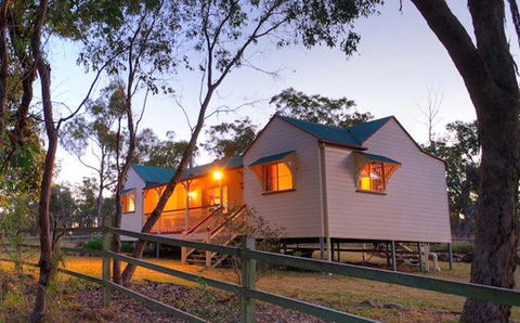 Accommodation Creek Cottages & Sundown View Suites - Hotel Accommodation 0