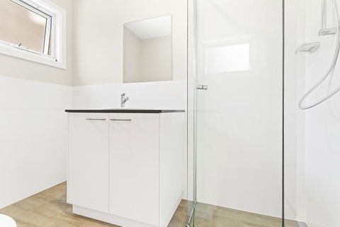 Achilles Street, 1/6 - Hotel Accommodation 0