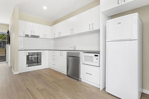 Achilles Street, 1/6 - Hotel Accommodation 3