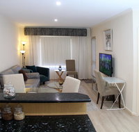 ADELAIDE CBD APARTMENT - 3BR 2BATH  CARPARK - Hotel Accommodation